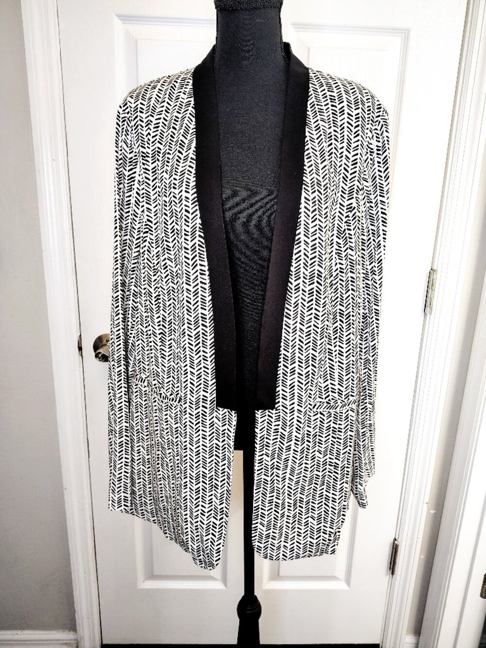 NWT Torrid Stretch Collarless Blazer Black White Chevron Size 1X 14-16 Career